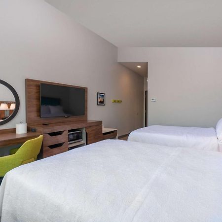 Hampton Inn Riverside March Air Force Base, Ca エクステリア 写真
